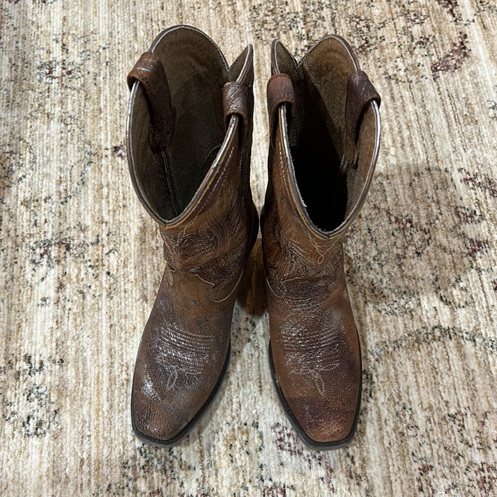 Ariat Lively Western Cowgirl boots